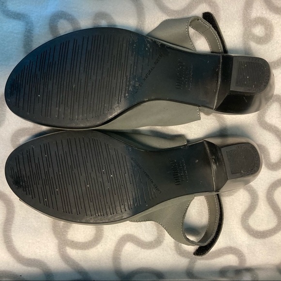 MUNRO Sz 9.5 Abby Grey Heel  Sandal w/ Velcro Closure - Picture 4 of 6